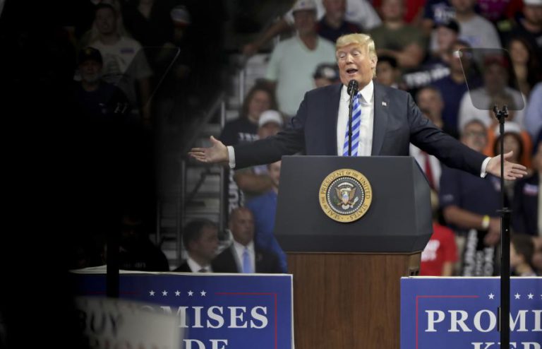 TRUMP ACUSA EX-ADVOGADO MICHAEL COHEN DE “INVENTAR HISTÓRIAS”