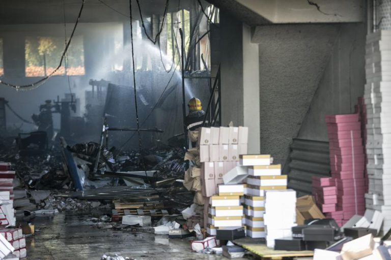 INCÊNDIO DESTRÓI 350 ESTABELECIMENTOS EM MERCADO NO SUL DE MOÇAMBIQUE