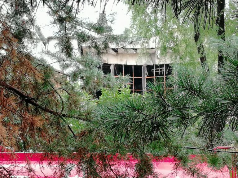 PELO MENOS 18 MORTOS EM INCÊNDIO NUM HOTEL NA CHINA
