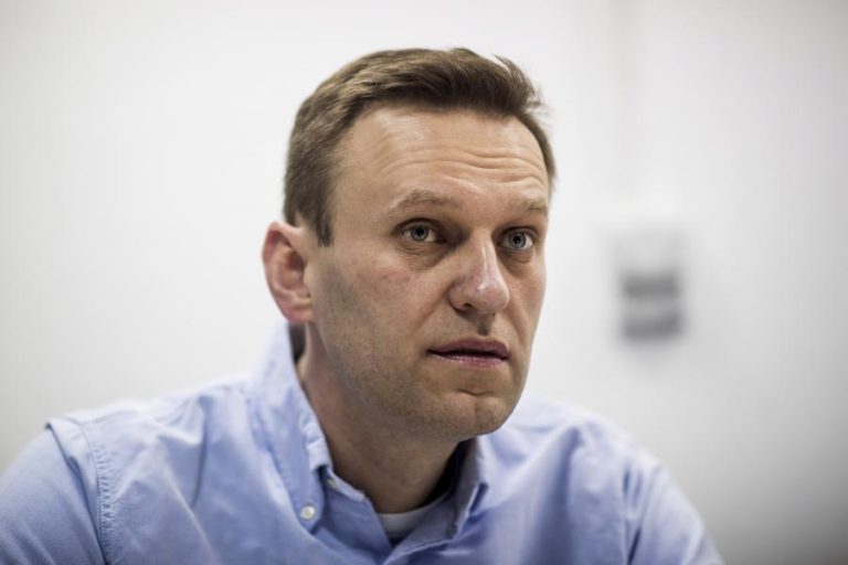 OPOSITOR RUSSO ALEXEI NAVALNY DETIDO À PORTA DE CASA