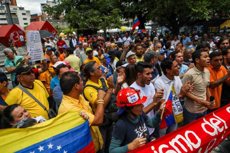 OPOSIÇÃO REJEITA ‘PACOTÃO’ DE MADURO POR AGRAVAR MAIS A SITUAÇÃO DA VENEZUELA