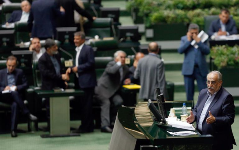 PARLAMENTO IRANIANO DEMITIU MINISTO DA ECONOMIA