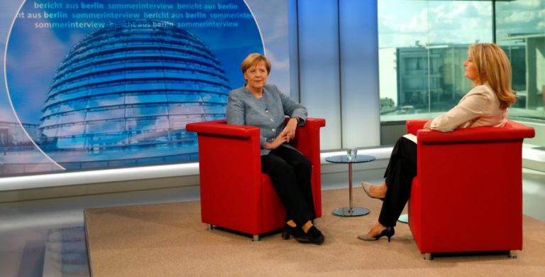 MERKEL DIZ QUE GOSTAVA DE FICAR ASSOCIADA AO FORTALECIMENTO DA EUROPA
