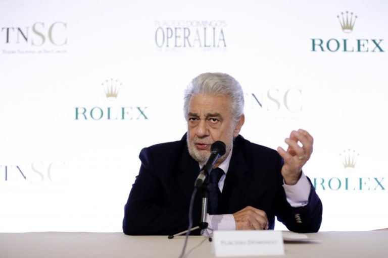 PRESIDENTE DA REPÚBLICA CONDECORA TENOR PLÁCIDO DOMINGO E BANQUEIRO NUNO AMADO