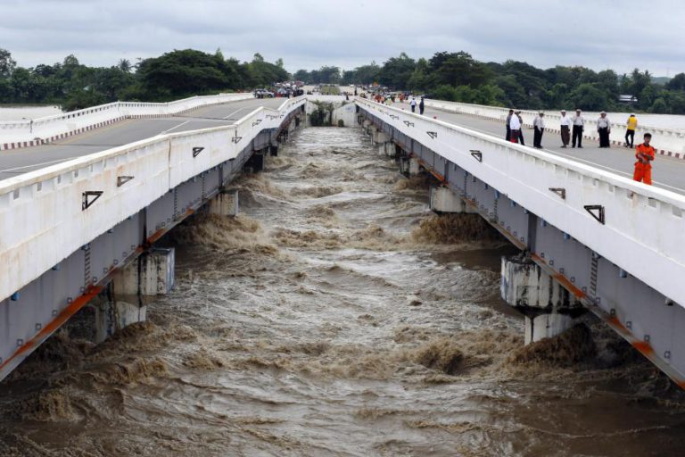 RUTURA DE BARRAGEM EM MYANMAR OBRIGA A DESLOCAR 63 MIL PESSOAS