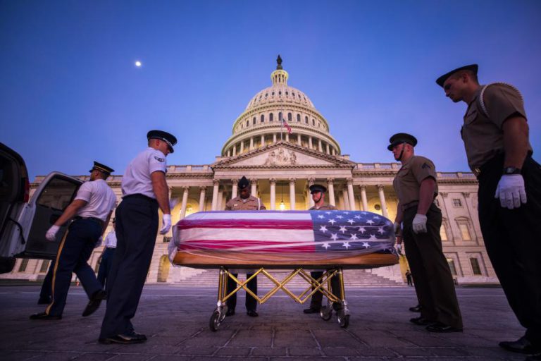 TRÊS EX-SECRETÁRIOS-GERAIS DA NATO DEFENDEM QUE NOVA SEDE DEVE CHAMAR-SE MCCAIN