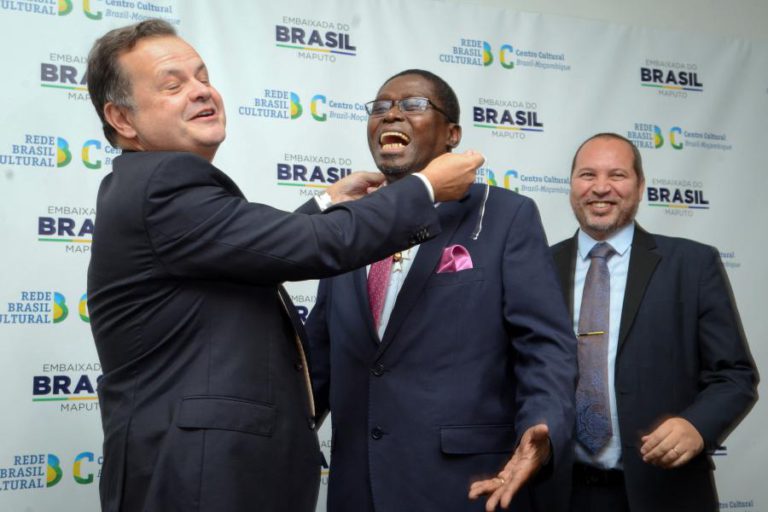 ATRIBUIÇÃO DA ORDEM DO RIO BRANCO É RECONHECIMENTO DA LITERATURA MOÇAMBICANA – UNGULANI BA KA KHOSA
