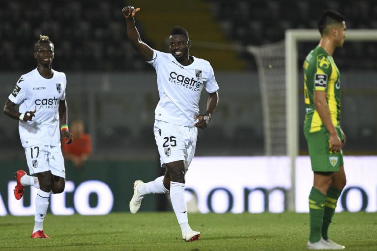 VITÓRIA DE GUIMARÃES VENCE TONDELA E SOBE A SEXTO