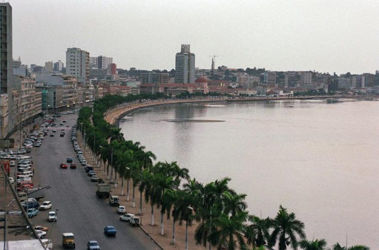 APENAS TRÊS CHEFES DE ESTADO NA MINI-CIMEIRA DE LUANDA