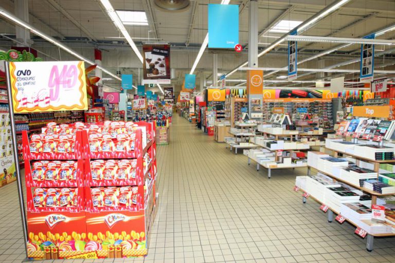 HIPERMERCADOS USAM MENOS PLÁSTICO, TÊM PRATOS E COPOS RECICLÁVEIS E APOSTAM NO GRANEL