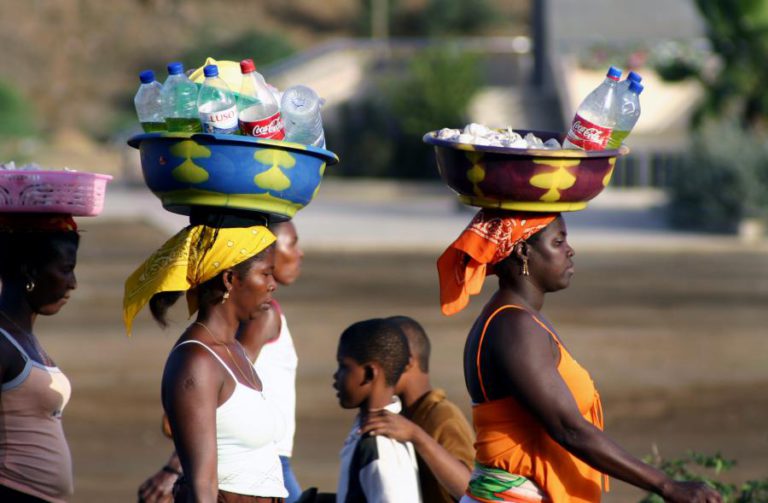 CABO-VERDIANAS LUTAM POR ARTESANATO NACIONAL, CONTRA SOUVENIRS “MADE IN” CHINA