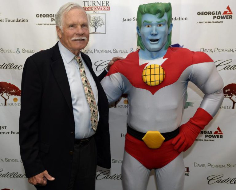 FUNDADOR DA CNN, TED TURNER, REVELA QUE SOFRE DE DEMÊNCIA