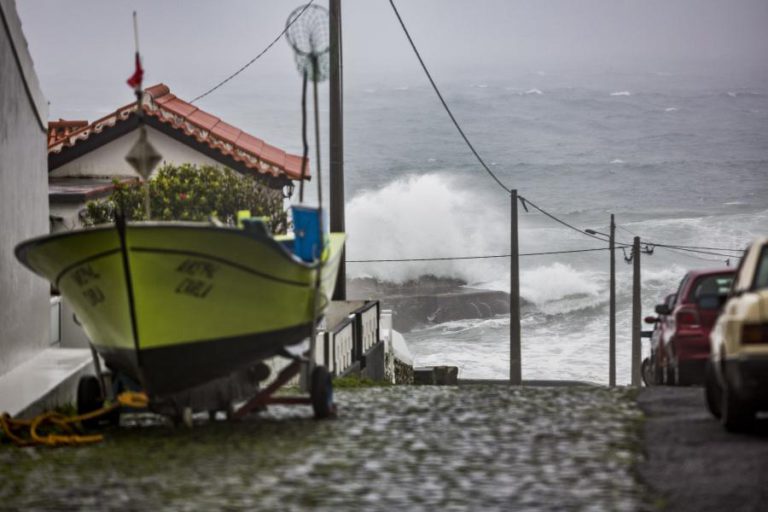 PROTEÇÃO CIVIL DOS AÇORES ALERTA PARA AGRAVAMENTO DO TEMPO
