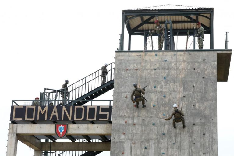 EX-COMANDANTE PIPA AMORIM CRITICA “ALHEAMENTO” DO COMANDO DO EXÉRCITO EM ALMOÇO COM 400 PESSOAS