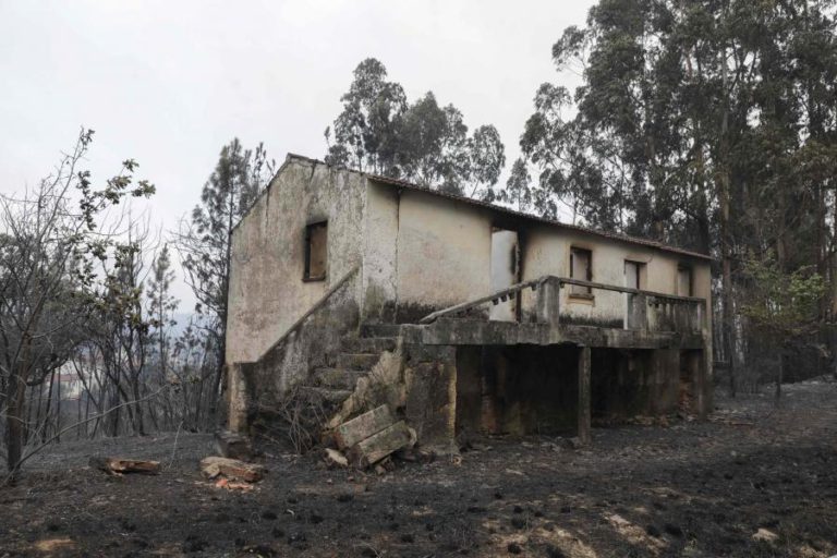 QUASE 200 CASAS COMPLETAMENTE RECONSTRUÍDAS APÓS FOGOS DE OUTUBRO DE 2017