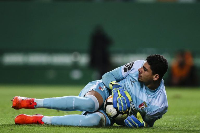 MATHEUS COM LESÃO LIGAMENTAR NO JOELHO DIREITO PARA SEIS MESES