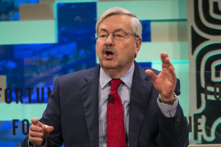 CHINA CHAMA EMBAIXADOR DOS EUA APÓS SANÇÕES IMPOSTAS CONTRA EXÉRCITO