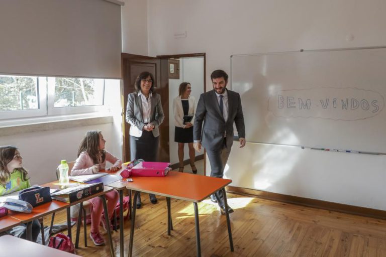 MAIS DE 400 MIL ALUNOS JÁ TÊM VALES PARA MANUAIS ESCOLARES GRATUITOS