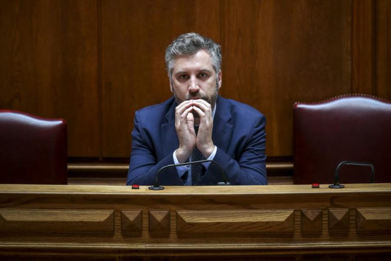 PEDRO NUNO SANTOS CONFIA NA APROVAÇÃO DO ORÇAMENTO E DIZ QUE “NÃO HÁ TRÊS SEM QUATRO”