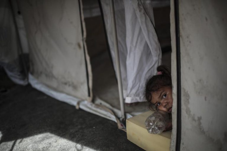 SAMUEL, O VOLUNTÁRIO QUE MATA A FOME DOS VENEZUELANOS NAS RUAS DO BRASIL