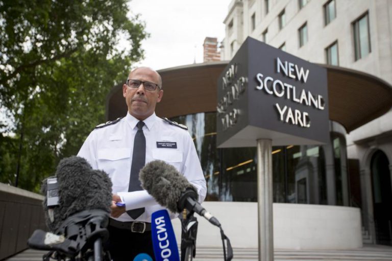AUTORIDADES BRITÂNICAS IDENTIFICAM DOIS RUSSOS COMO SUSPEITOS DE ATAQUE QUÍMICO