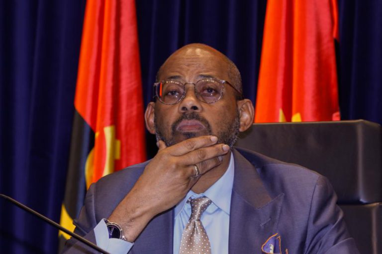 DÍVIDA DE ANGOLA À CHINA RONDA OS 23 MIL MILHÕES DE DÓLARES – MINISTRO