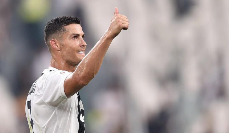 CRISTIANO RONALDO CANDIDATO AO MELHOR 11 DA ÉPOCA PELA FIFPRO