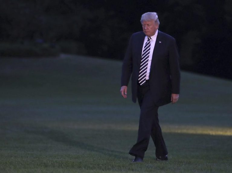 ESTADOS UNIDOS CANCELAM AJUDA DE 300 MILHÕES DE DÓLARES AO PAQUISTÃO