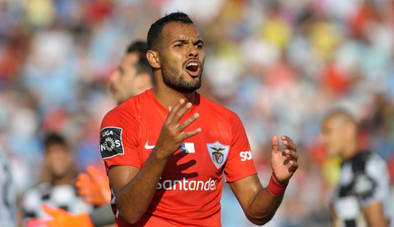 SANTA CLARA BATE BOAVISTA E VENCE PELA PRIMEIRA VEZ NO CAMPEONATO