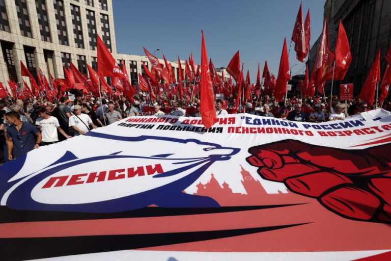MILHARES DE PESSOAS PROTESTAM EM MOSCOVO CONTRA AUMENTO DA IDADE DE REFORMA