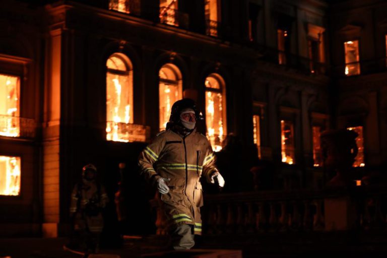 INCÊNDIO DESTRUIU MUSEU NACIONAL DO RIO DE JANEIRO