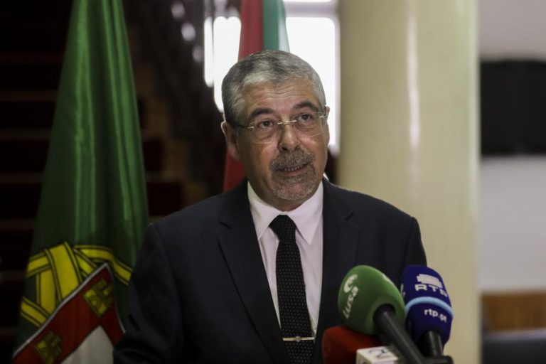 MUNICÍPIOS ADMITEM ACORDAR HOJE COM O GOVERNO DESCENTRALIZAÇÃO SOBRE OITO ÁREAS