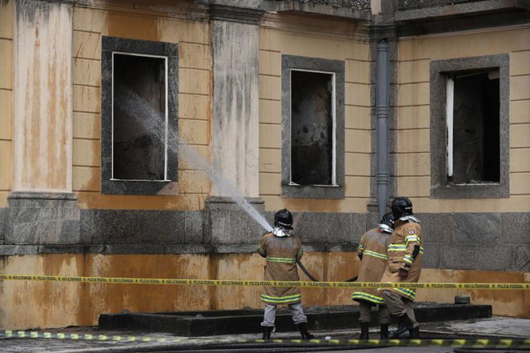 MUSEU NACIONAL DO RIO DE JANEIRO NÃO TINHA SEGURO NEM BRIGADA CONTRA INCÊNDIOS