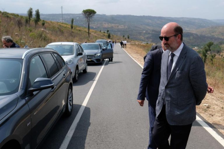 MINISTRO DO AMBIENTE DIZ QUE NÃO HÁ NECESSIDADE DE PEDIR REUNIÃO URGENTE A ESPANHA