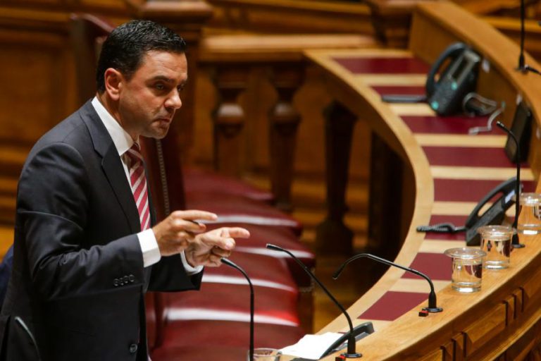 MINISTRO GARANTE INDEMNIZAÇÕES COMPENSATÓRIAS NO FUTURO CONTRATO DE SERVIÇO PÚBLICO COM CP