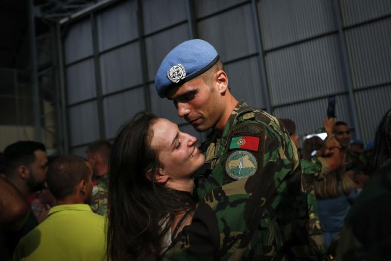 ABRAÇOS APERTADOS MARCARAM REGRESSO DE MILITARES DA MISSÃO “INTENSA E EXIGENTE” NA RCA