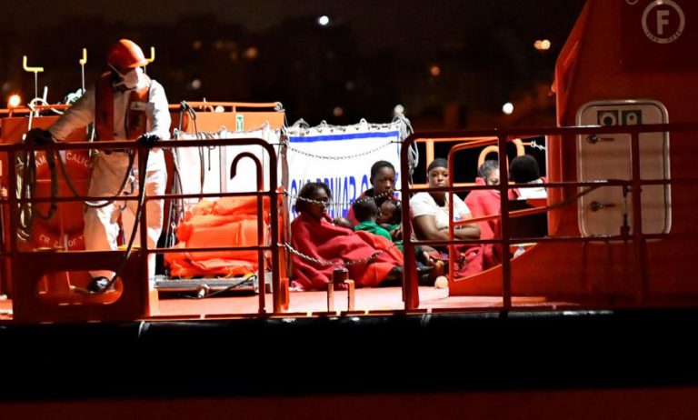 GUARDA COSTEIRA ESPANHOLA RESGATA 94 IMIGRANTES