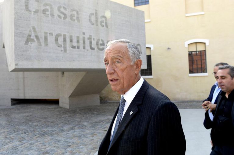 PR ESPERA QUE POSIÇÕES DE SINDICATOS E GOVERNO NÃO AFETEM ANO LETIVO