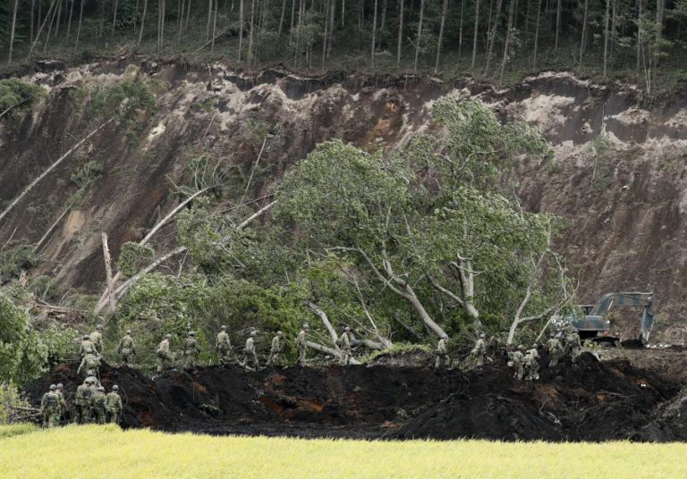 NOVO BALANÇO APONTA PARA 37 MORTOS EM SISMO NO JAPÃO