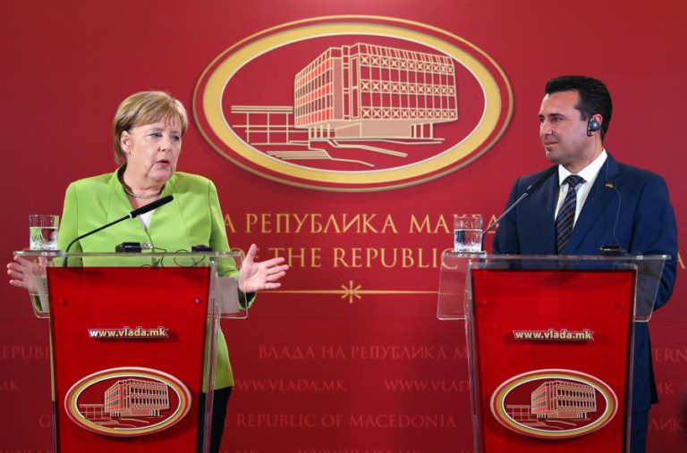 MERKEL PEDE AOS MACEDÓNIOS PARA APROVAREM MUDANÇA DE NOME DO PAÍS