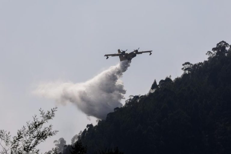 COMBATE ÀS CHAMAS NA SERRA DO MARÃO MOBILIZA 146 OPERACIONAIS E TRÊS MEIOS AÉREOS