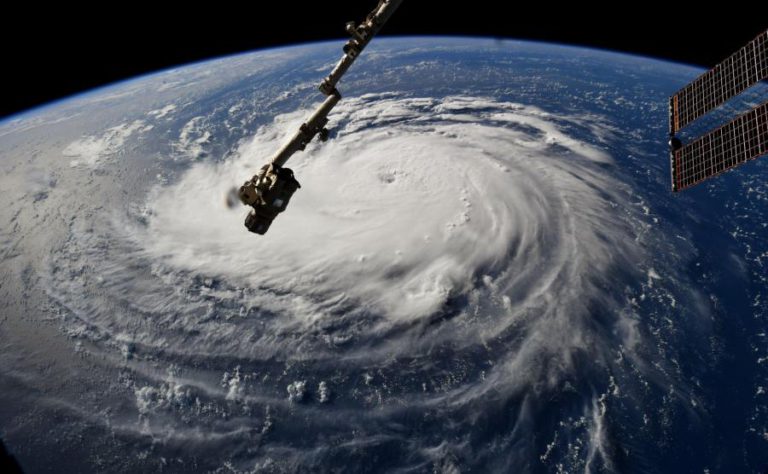 GOVERNADOR NORTE-AMERICANO ORDENA RETIRADA DE 245 MIL PESSOAS DEVIDO A FURAÇÃO FLORENCE
