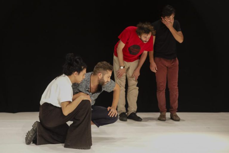 JOVENS ATORES DIRIGIDOS POR TIAGO RODRIGUES APRESENTAM “PERIGO FELIZ”