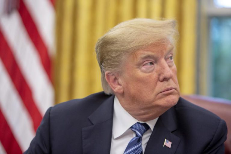 TRUMP ORDENA AO FBI DIVULGAÇÃO DE INFORMAÇÃO CLASSIFICADA SOBRE INTERFERÊNCIA RUSSA NAS ELEIÇÕES