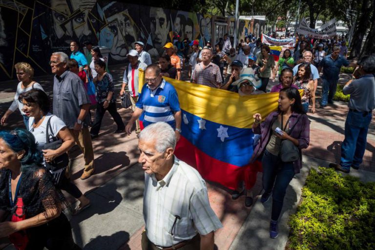 HÁ 87% DE POBRES NA VENEZUELA E 61% DA POPULAÇÃO VIVE EM POBREZA EXTREMA