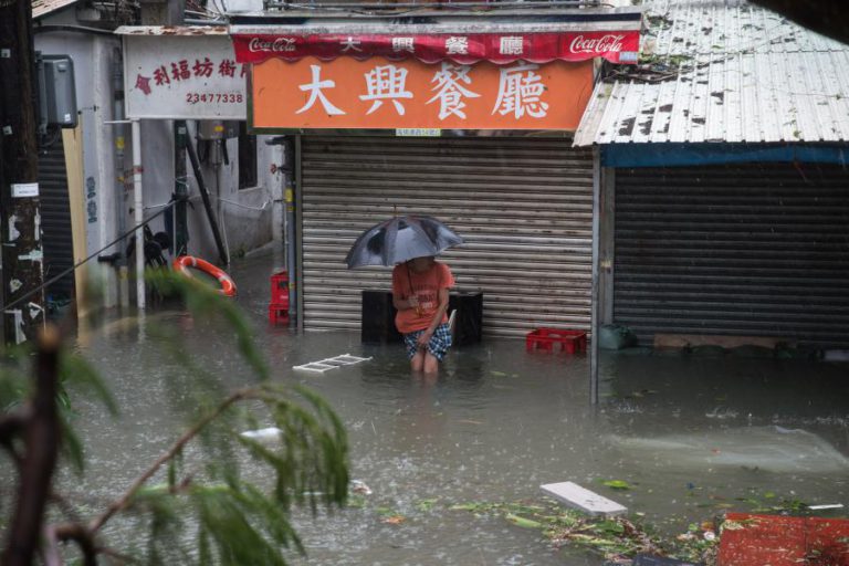 MACAU CANCELA ALERTAS DE INUNDAÇÕES E ATUALIZA BALANÇO PARA 17 FERIDOS EM TUFÃO