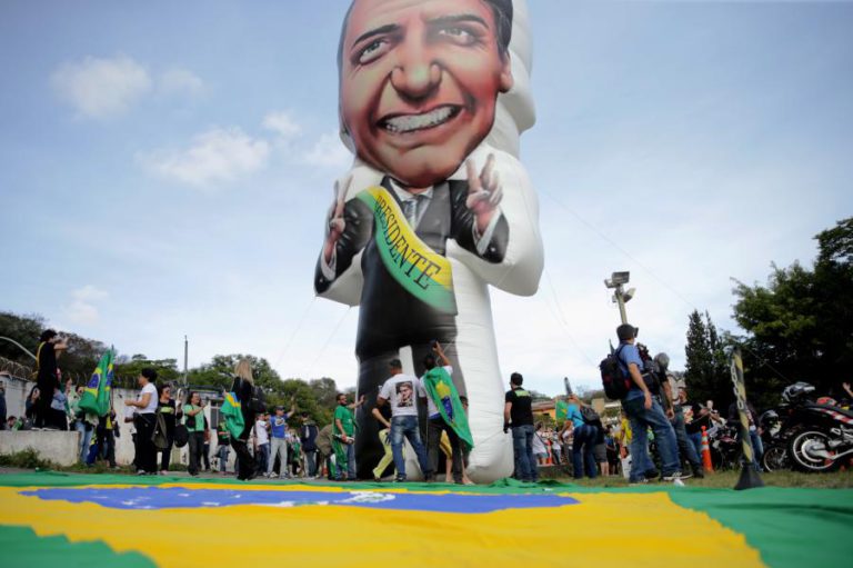 BOLSONARO SUGERE QUE PT QUER COMETER FRAUDE NAS PRESIDENCIAIS