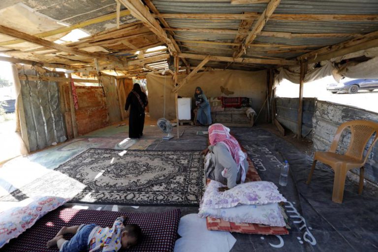 ISRAEL ORDENA QUE HABITANTES DE ALDEIA BEDUÍNA DESMANTELEM AS SUAS PRÓPRIAS CASAS