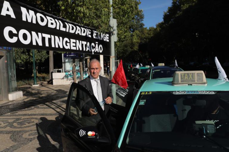 EIXO CENTRAL DA AVENIDA DA LIBERDADE REABERTO ÀS 07:30