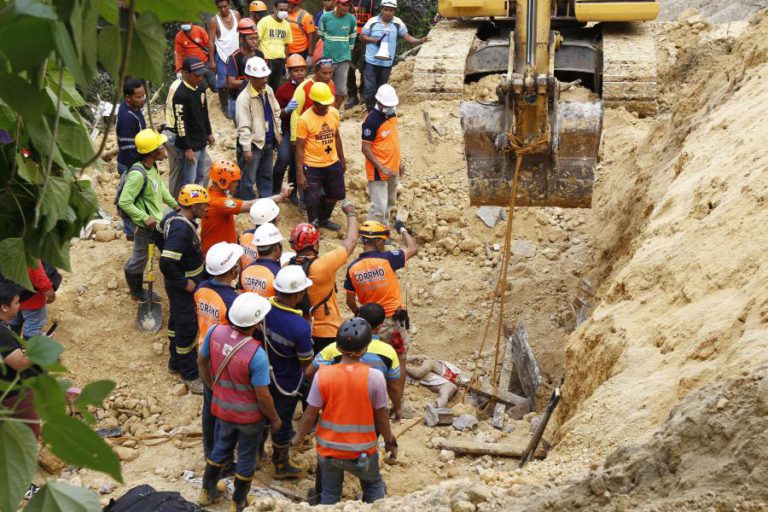PELO MENOS 15 MORTOS EM DESLIZAMENTO DE TERRA NAS FILIPINAS